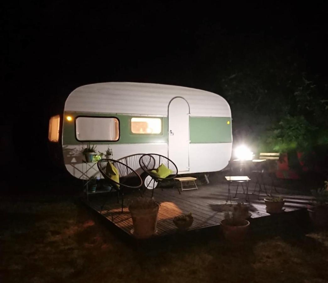 Ma Caravane Dans Les Collines Villeneuve-la-Comptal Luaran gambar